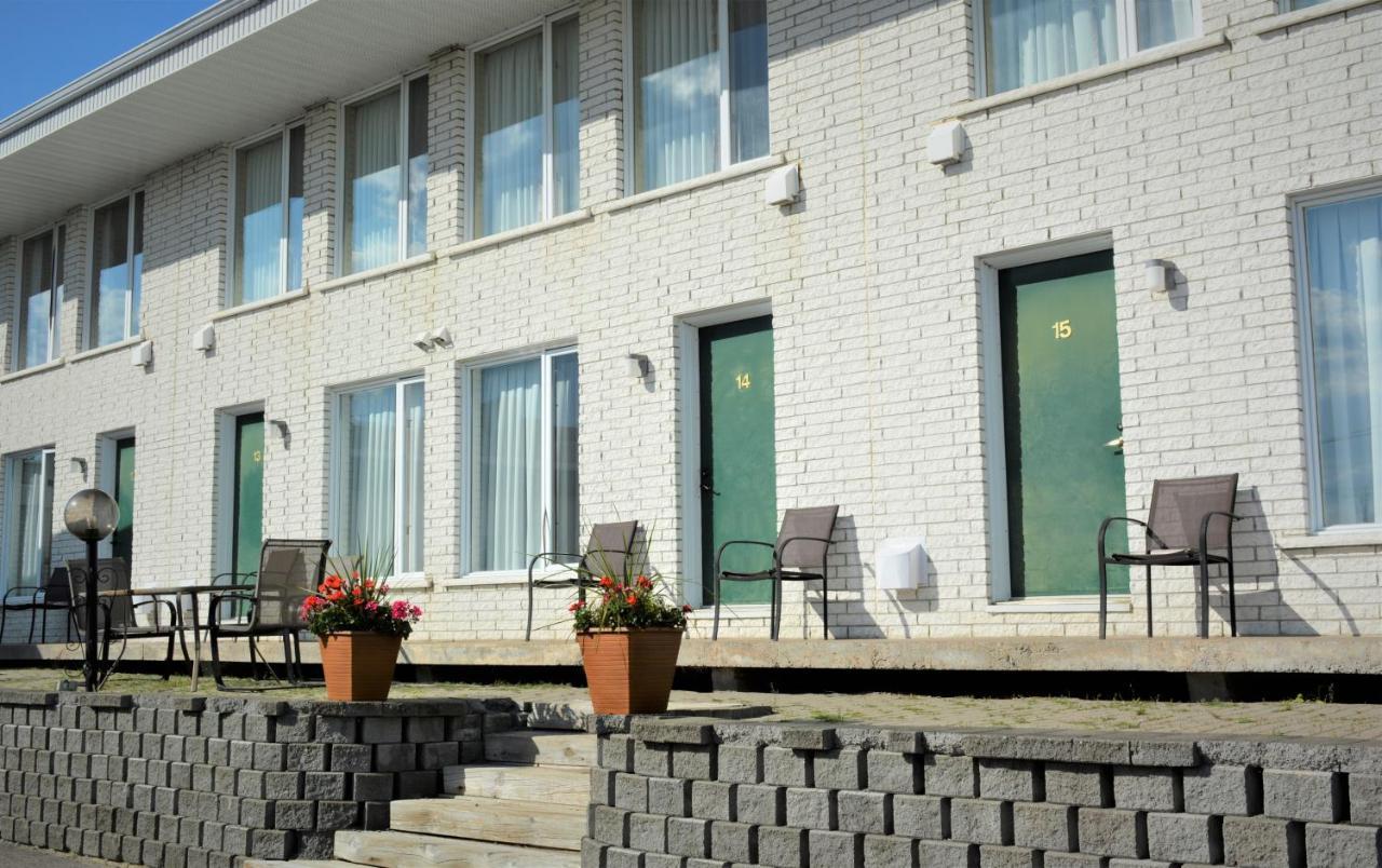 Motel Quatre Saisons Forestville Εξωτερικό φωτογραφία